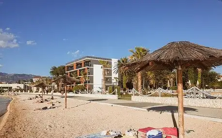 Ostrov Pag: Letovisko Novalja v Hotelu Liberty Plaza **** s polopenzí, soukromou pláží, 2 bazény a fitness