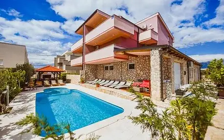 Dovolená v Chorvatsku jen 600 metrů od pláže v apartmánech Novalja Pool Apartments *** s venkovním bazénem
