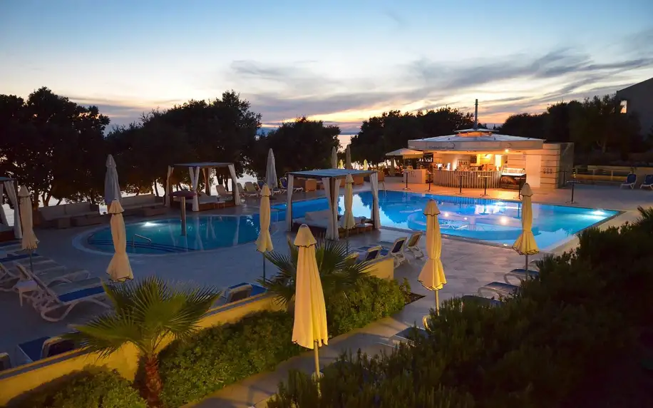 Chorvatský ostrov Pag: 4* hotel, all inclusive i bazény