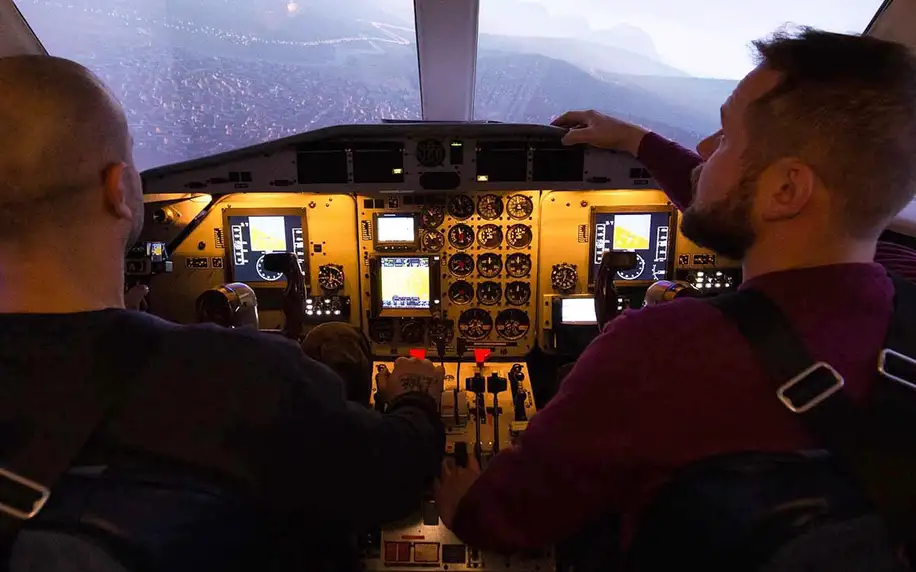 Simulátor letounu: pilotování i romantický let