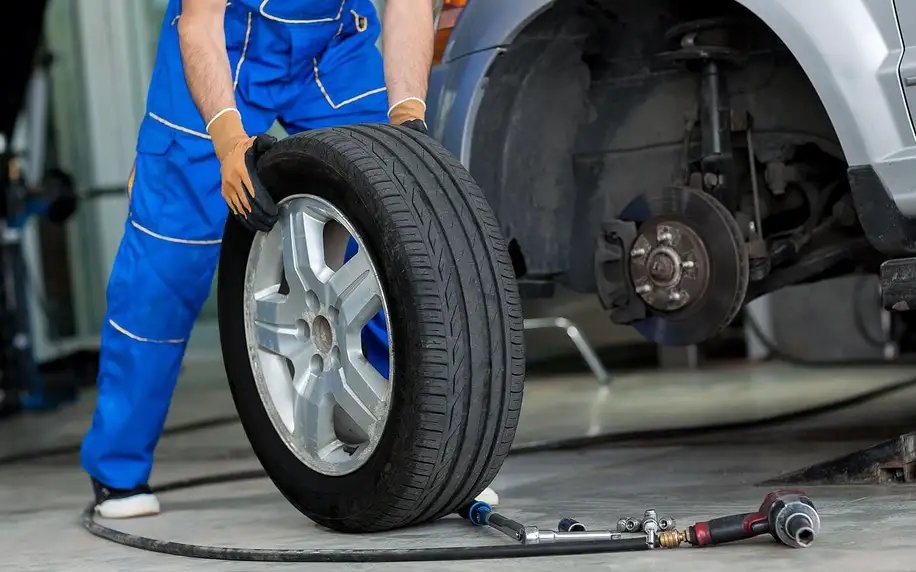 Přezutí pneumatik včetně vyvážení a dohuštění