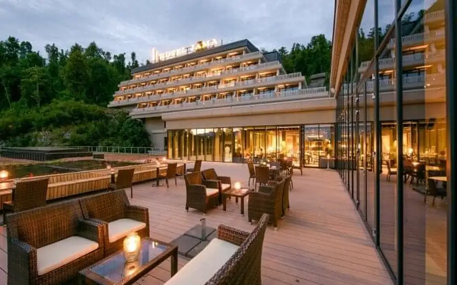 Slovinsko: Pobyt jen pár metrů od Postojenské jeskyně v Hotelu Jama **** se snídaní/polopenzí + sleva na vstup