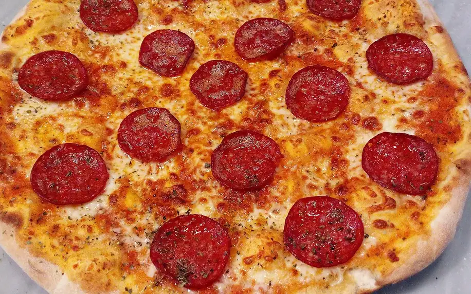Dvě nebo čtyři pizzy podle výběru o průměru 45 cm