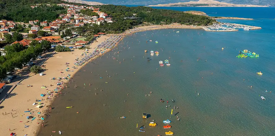 Rajska Plaža písečná pláž v Chorvatsku