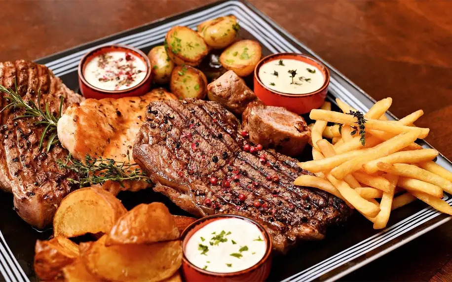 Steakové menu: 4 druhy masa, dipy, příloha