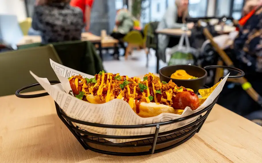 Hot dog maxi gigant a nachos pro 1 či 2 osoby
