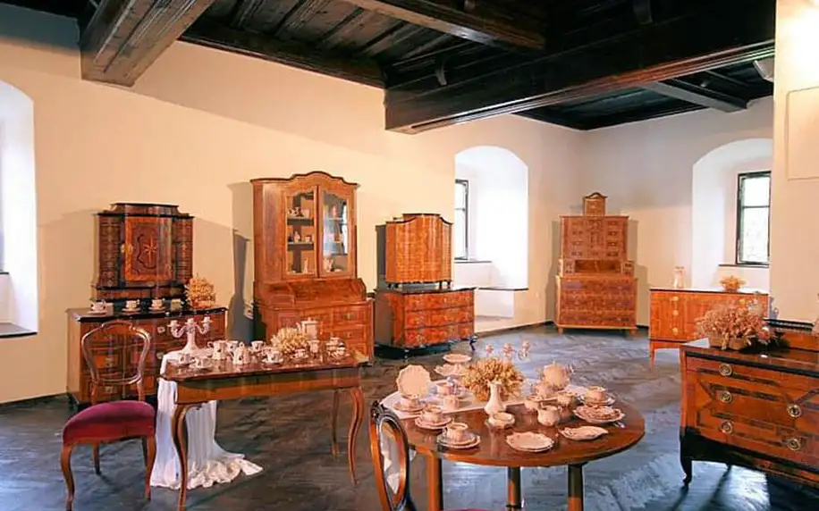 Pobyt v Západních Čechách se snídaní, výlety a vstupenkami na hrad a do muzea