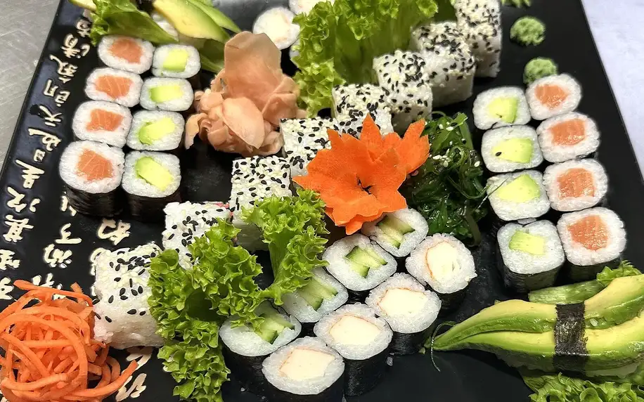 Sushi hostina: 24–50 ks vč. salátu z řas i wasabi