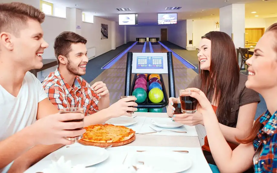 Bowling, pizza a nápoje pro 2, 4 nebo 6 osob