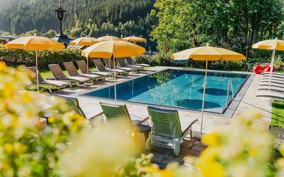Rakouské Alpy: krásný hotel s wellness a polopenzí