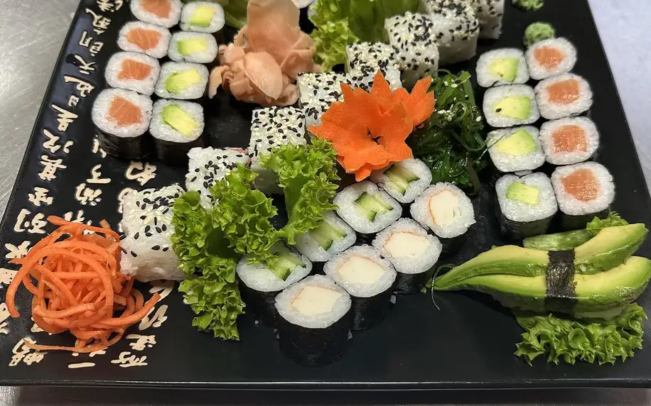 Sushi sety: 24–50 ks s avokádem, lososem i krabem