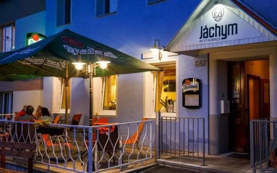 Krušné hory blízko lázní a turistických cílů: Jáchymov v Hotelu Orix se snídaněmi formou bufetu + úschovna kol