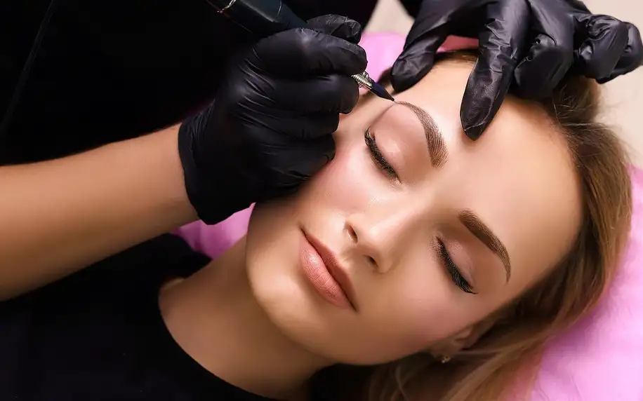 Permanentní make-up obočí pudrovou metodou