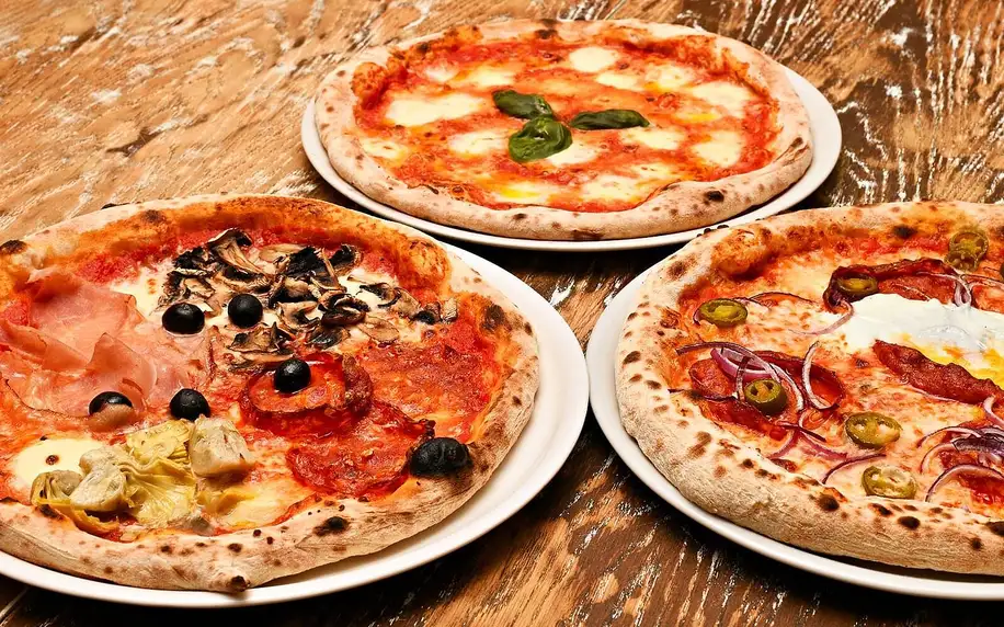 Jedna nebo dvě pizzy podle výběru z 18 druhů