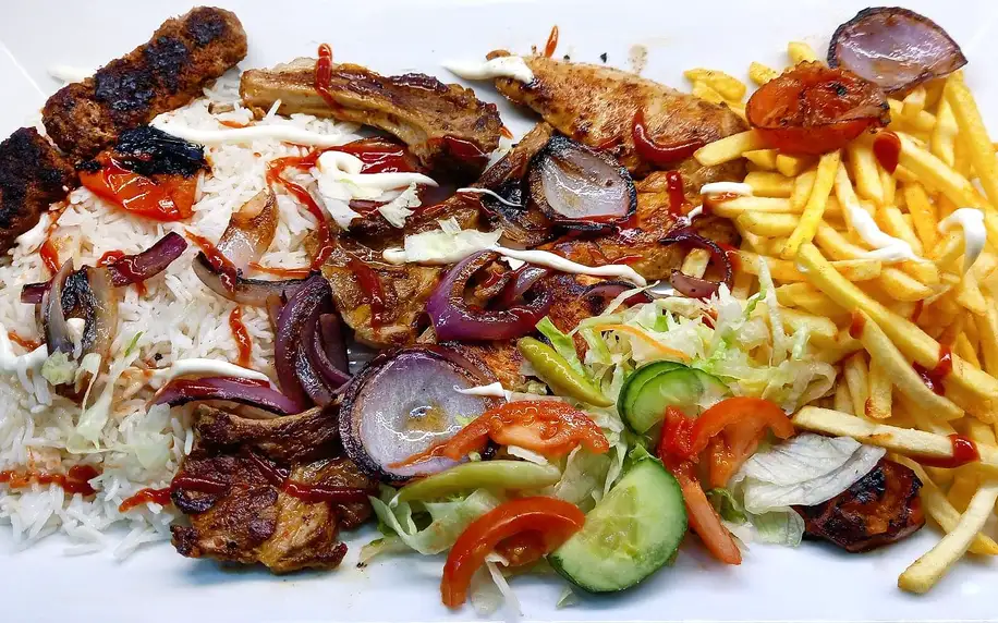 Kebab, döner, dürüm i masový mix grill s přílohou