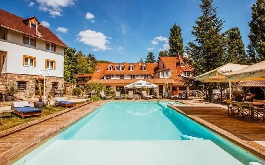 Pobyt v přírodě u Egeru ve 3* Nomád Hotel & Glamping (hotel, chatky/bubliny) se snídaní a wellness s bazénem