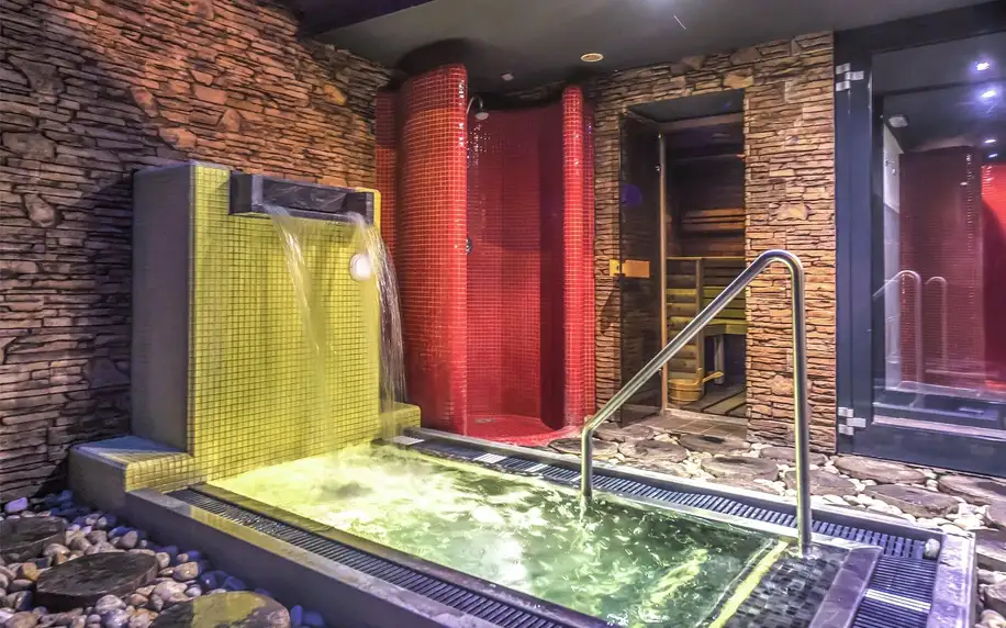 Luxusní zámecký pobyt: sauny neomezeně, polopenze
