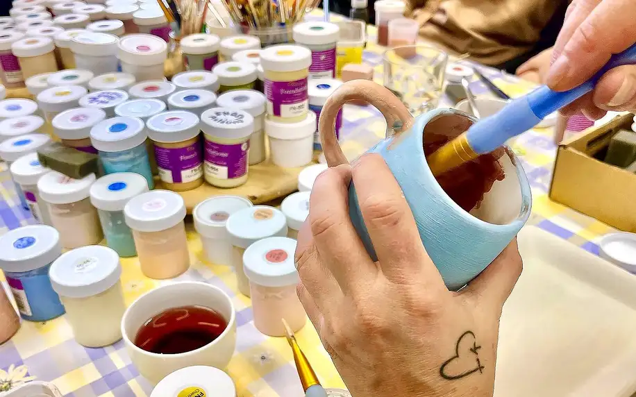 Malování na keramiku: hrnek na čaj nebo kávu