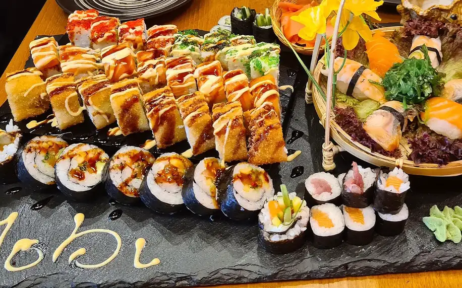 Set 32 nebo 54 ks sushi: maki, nigiri i speciální rolky