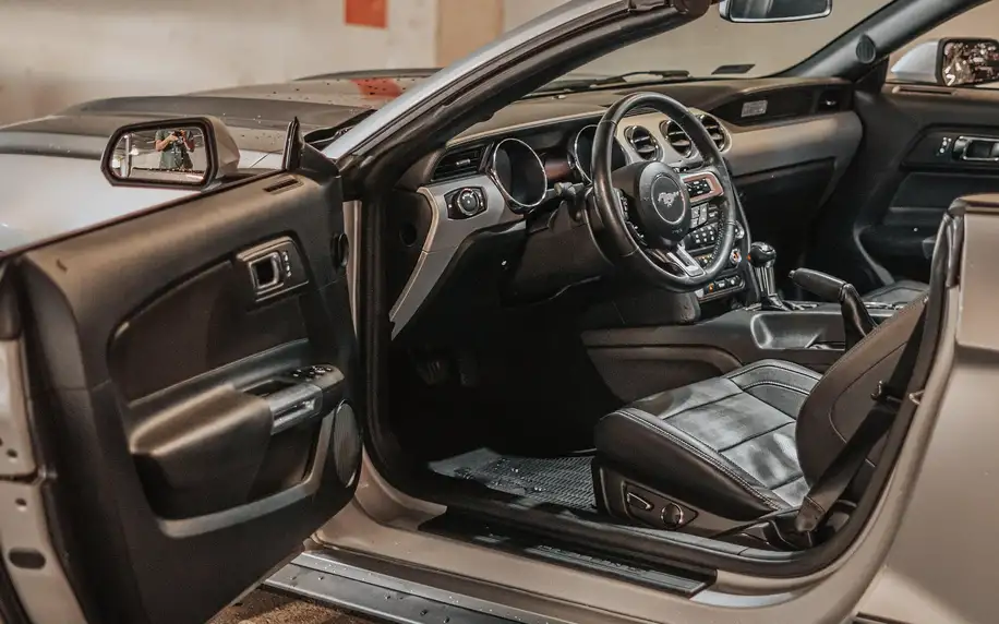 Dodge, Camaro nebo Mustang: spolujízda i řízení