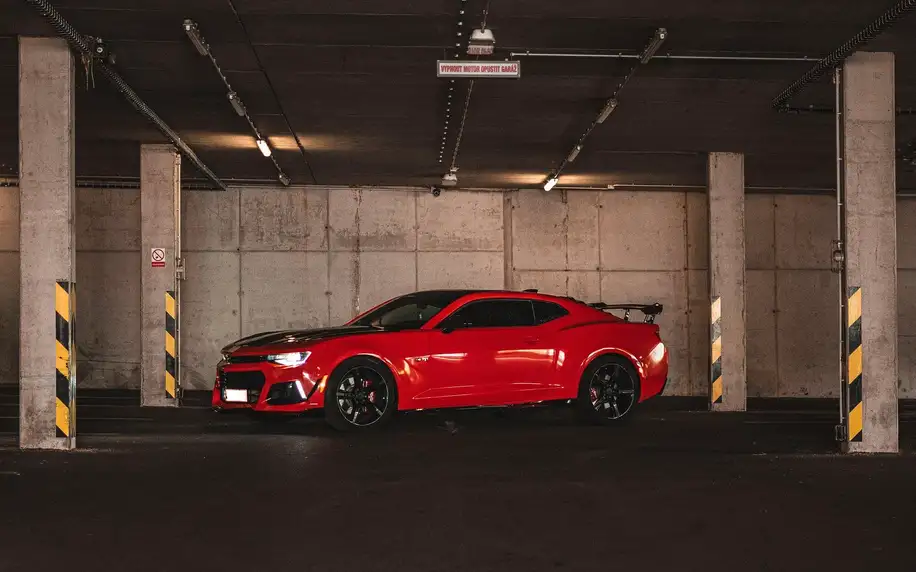 Dodge, Camaro nebo Mustang: spolujízda i řízení