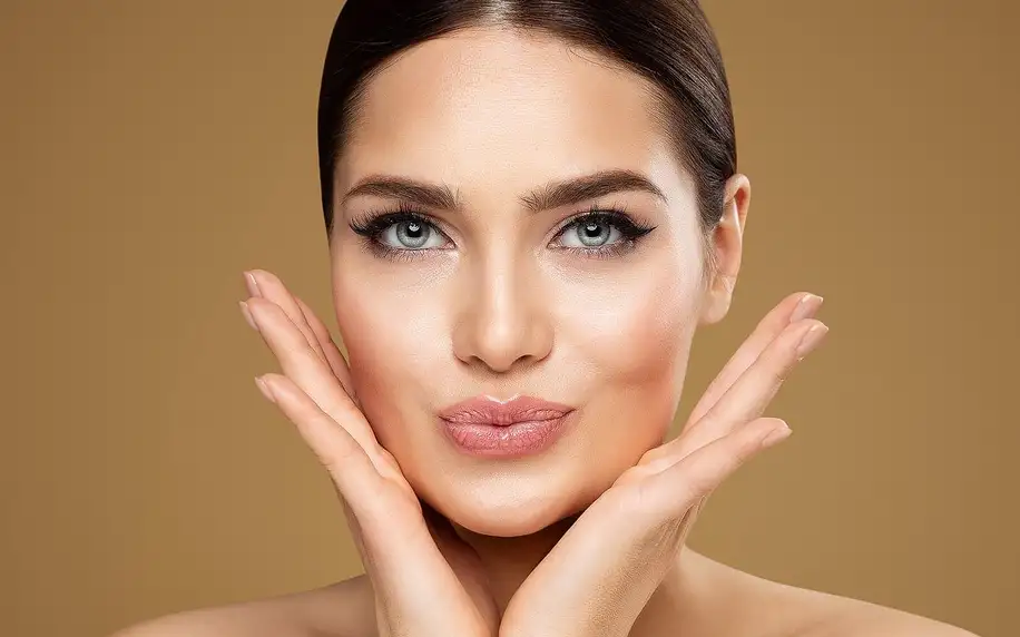 Permanentní make-up: horní oční linky, obočí i rty