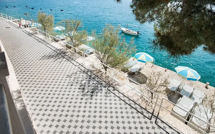 4* hotel s vlastní pláží i střešním bazénem v Bosně