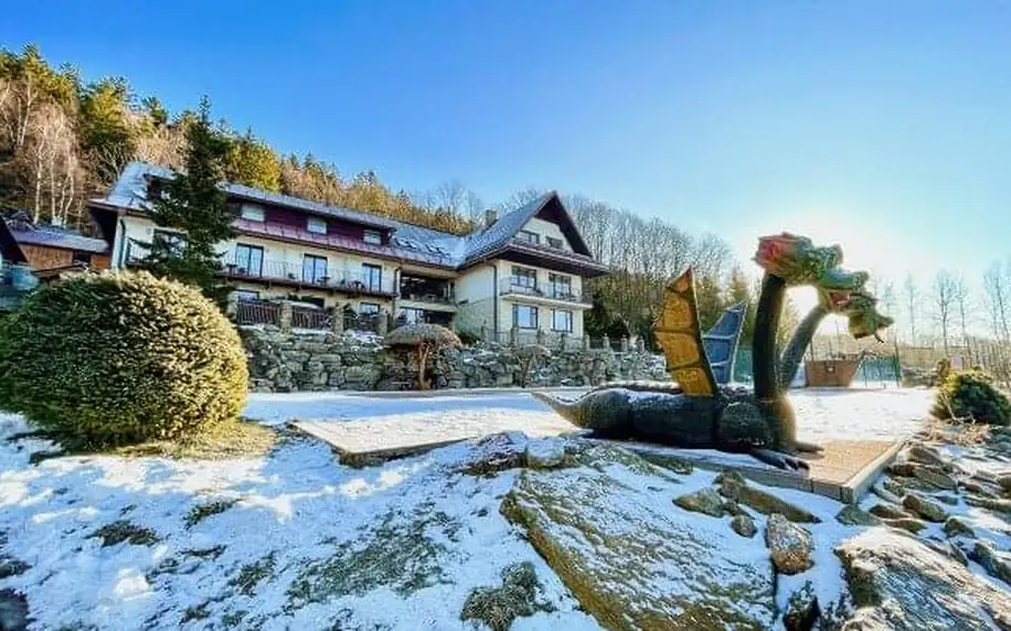 Vysočina: Hotel Podlesí *** u Pohádkové vesničky s polopenzí a bazénem + poukaz na vstup do wellness/aktivitu