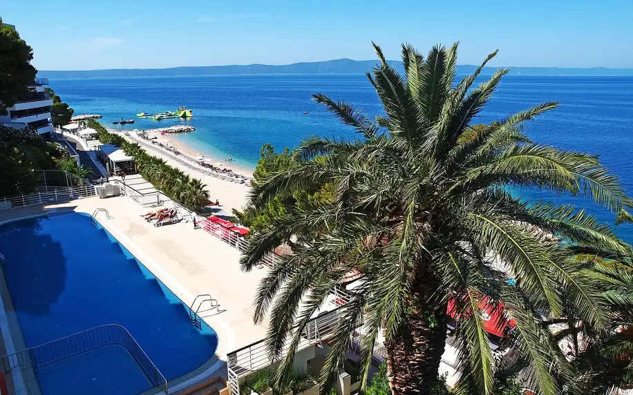 Makarská riviéra: hotel u pláže a 1 noc zdarma