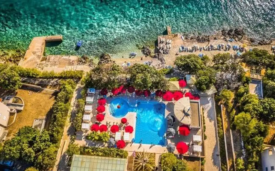 Ostrov Pag jen 45 m od moře v Hotelu La Luna **** s polopenzí/all inclusive, wellness a bazénem + dítě zdarma