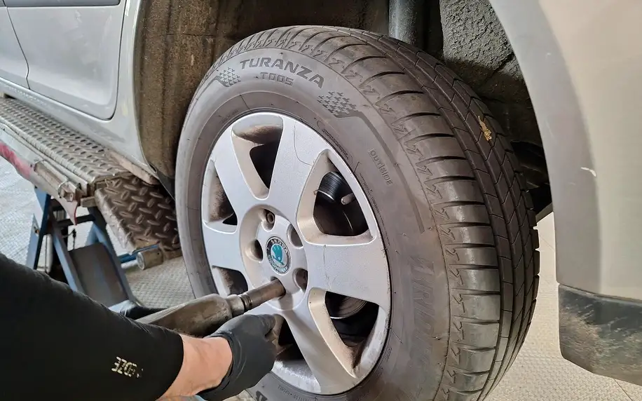 Přezutí pneumatik včetně vyvážení a nahuštění