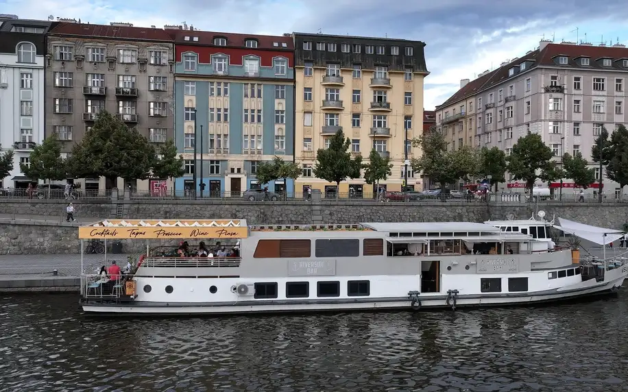 Praha: 4* hotel, snídaně, večer na lodi i kultura