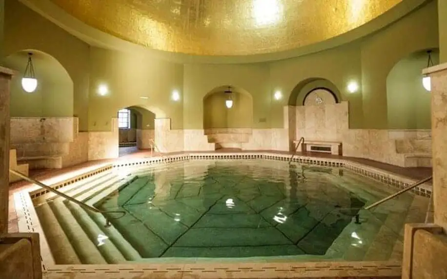 Maďarsko: Eger v Park Hotelu Minaret *** s polopenzí a vstupem do termálních lázní (13 bazénů) + různé slevy