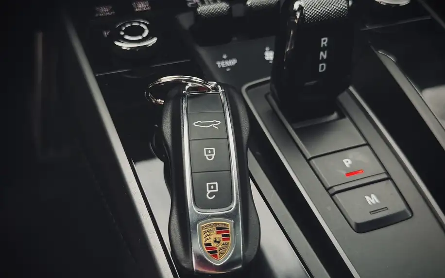 30 nebo 60 minut řidičem Porsche 911 bez instruktora