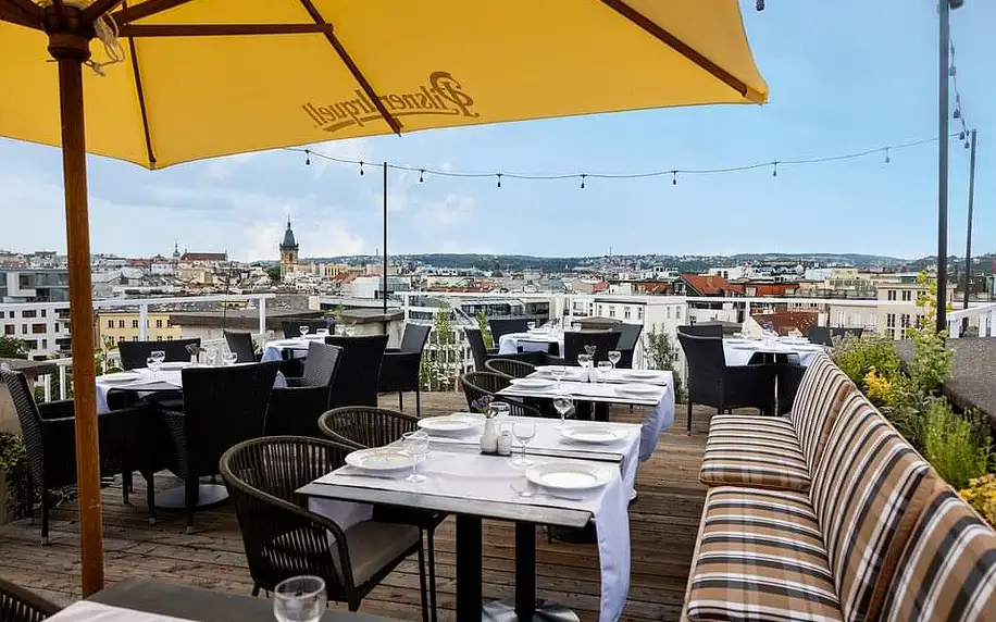 Jedinečné Aperitivo v Pytloun Sky Bar & Restaurant Prague s neomezenou konzumací italského vína pro 2 osoby