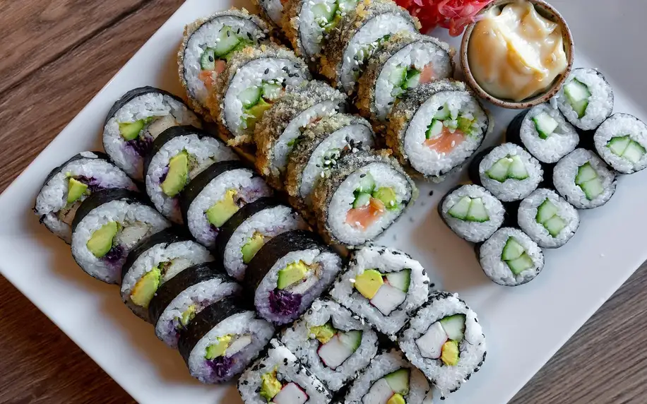 Až 34 ks sushi: zelenina, ryby i krab i tempura