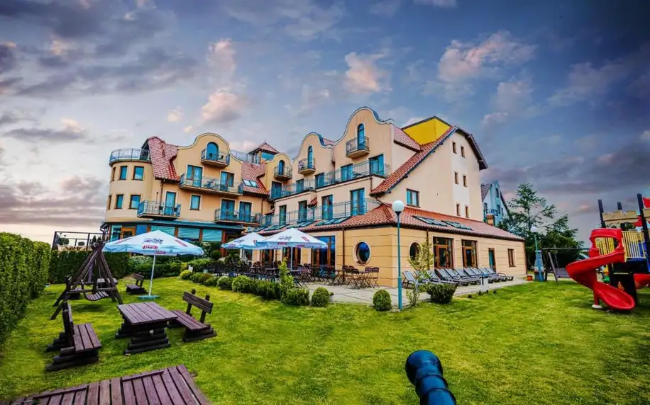 Přijeďte strávit dovolenou k Baltskému moři do města Trzesacz a užít si služby hotelu Panorama Spa.