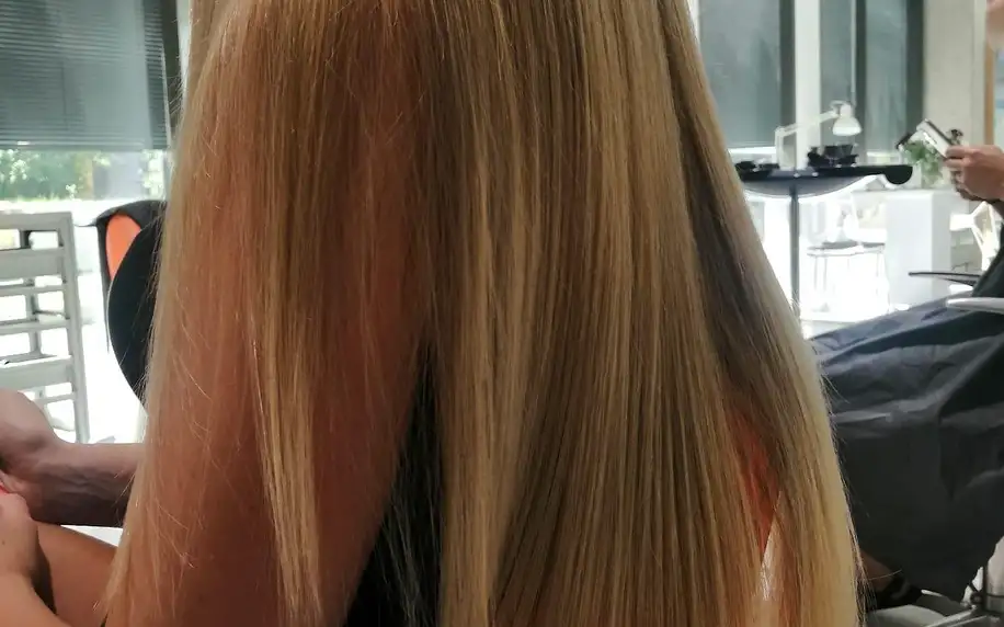 Hydratace, keratin či barevný lesk pro krátké i dlouhé vlasy