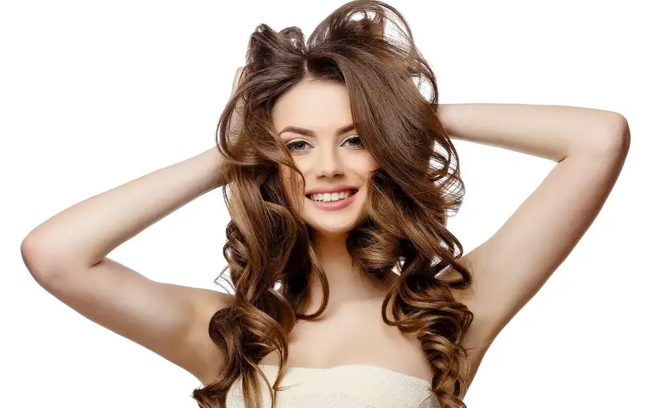Kadeřnická péče pro vlasy všech délek: střih i barvení