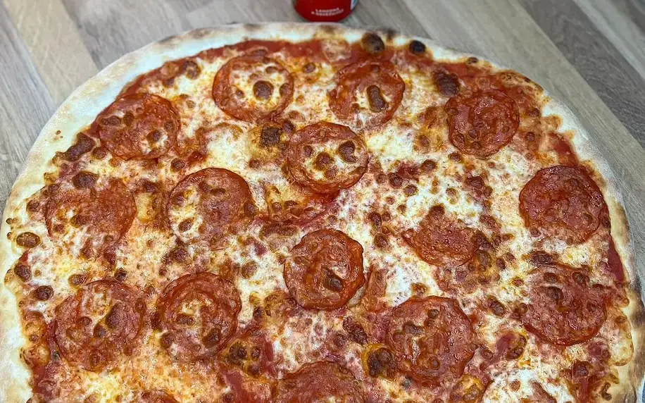 Jedna či dvě pizzy o průměru 32 a 45 cm i s nápojem