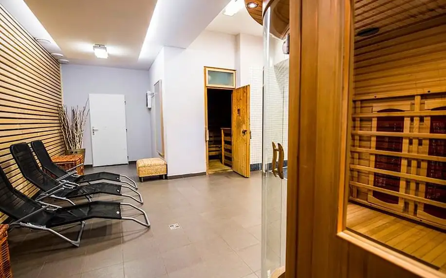 Nechte se hýčkat v Harrachově: sauna, sklenka sektu, masáž a vstupenka do Sklárny