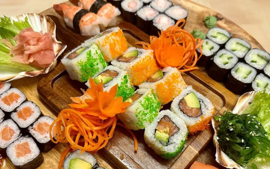 Sushi sety: 24-50 ks s okurkou, lososem i chirashi