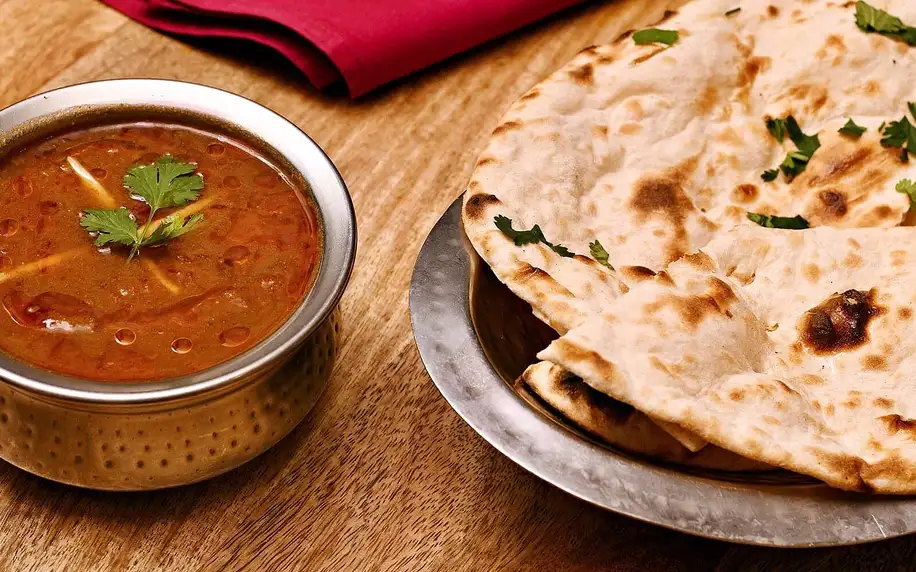 Indické menu: butter chicken, naan i dezert pro 1-2 os.