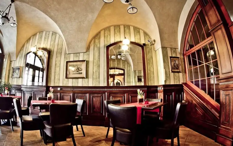 Dopřejte si zážitek a užijte si Kroměříž: vstup do zámku, welcome drink, šek na konzumaci v restauraci