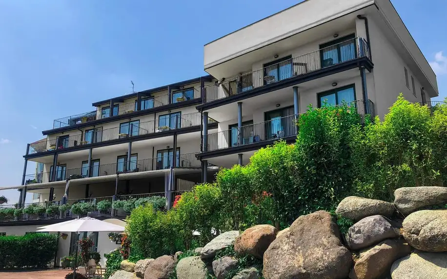 Hotel přímo u Lago di Garda s bazénem a polopenzí