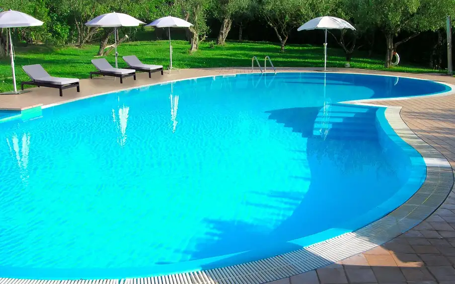 Hotel přímo u Lago di Garda s bazénem a polopenzí