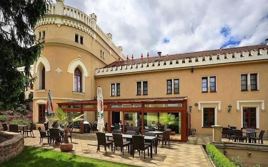 Relax v zrekonstruovaném novogotickém zámku v Praze