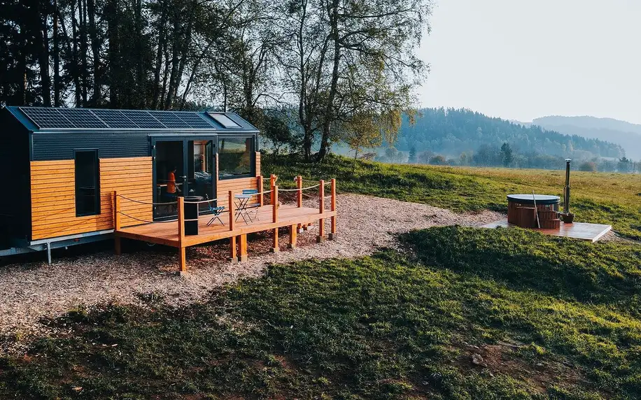 Tiny House u Krumlova: venkovní vířivka, terasa, gril