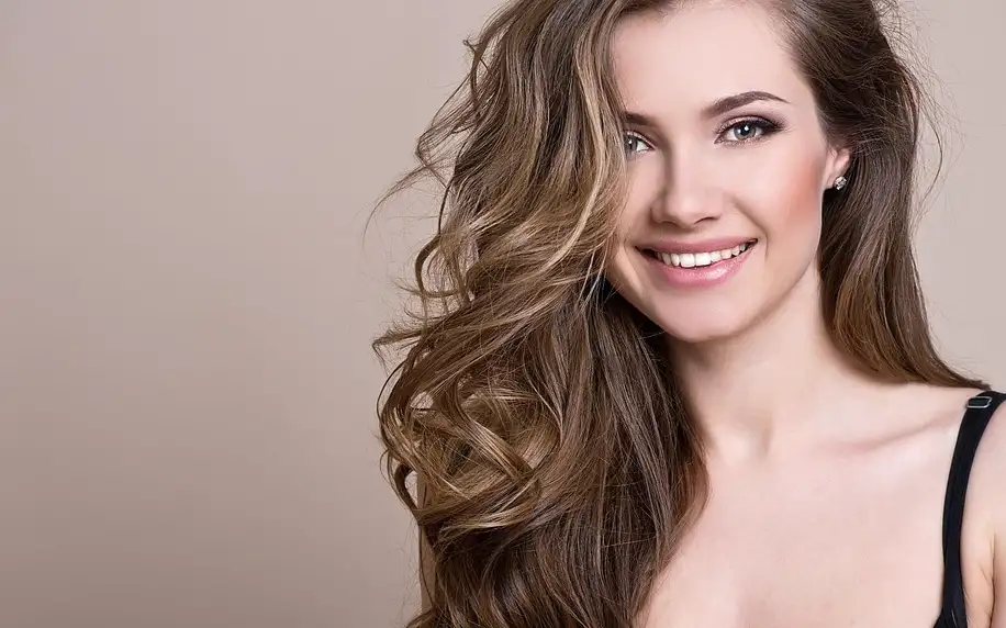 Melírování i úprava střihu pro všechny délky vlasů