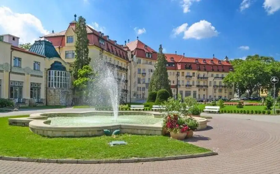 Piešťany přímo u přehrady Sĺňava: Hotel Korekt *** s polopenzí, venkovními bazény s lehátky a dětským hřištěm